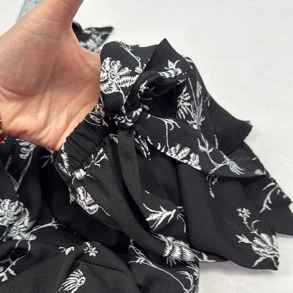 AUW Off Shoulder Capri Jumpsuit Floral Wide Leg Lined Black White 16 Flowy - Picture 13 of 13